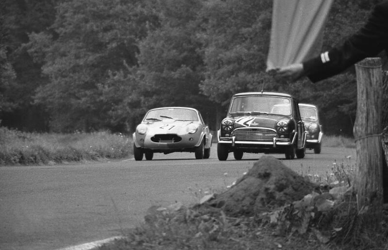 Overtaking Minis